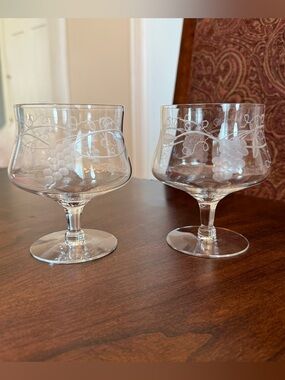 2 Vintage 5” Crystal Seafood Shrimp Cocktail Glasses w/ Etched Grapevine Pattern